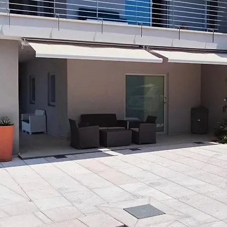 Intera Ca Del Mar Con Piscina Rocciosa